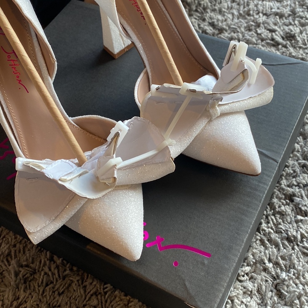 NWT Betsey Johnson Nobble Ivory Bow Glitter Pointed Pumps size 8 - Picture 7 of 16